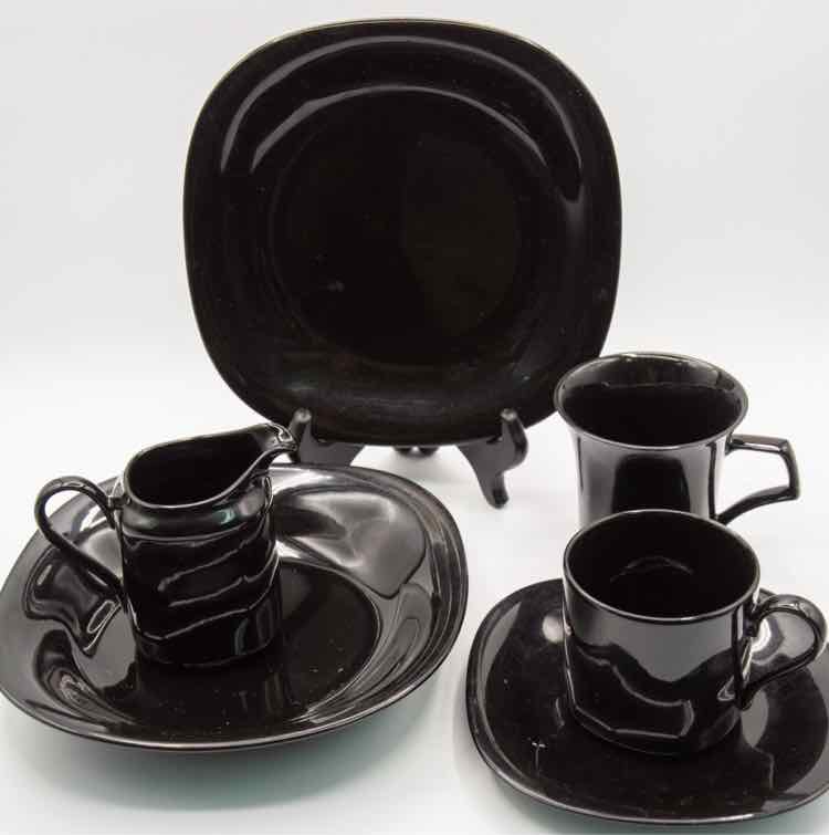 Vintage Mikasa Gellevia 34 Piece Table Ware