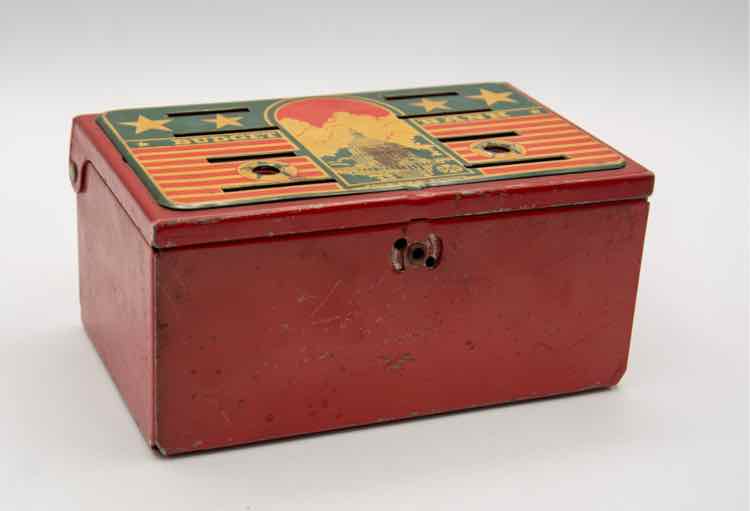 Vtg. Mary Budget Bank