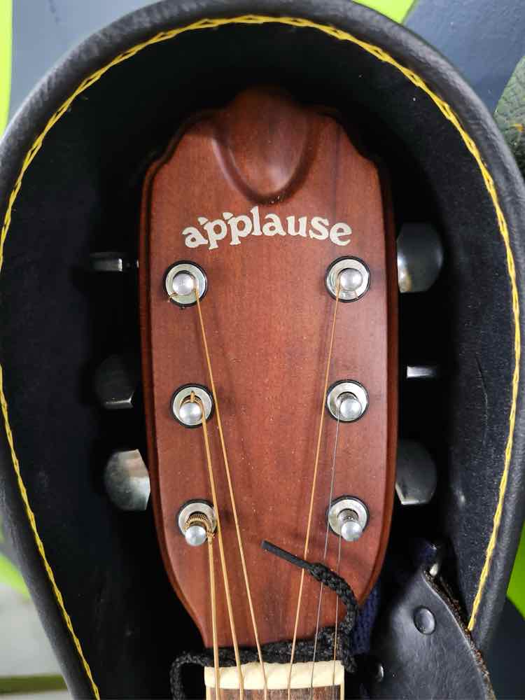 Applause Guitar