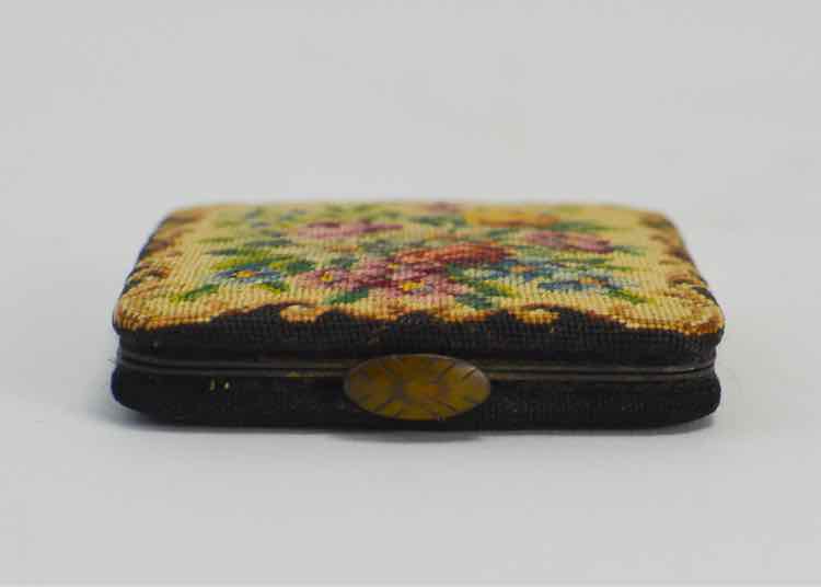Vtg.Petit Compact w/Mirror & Puff