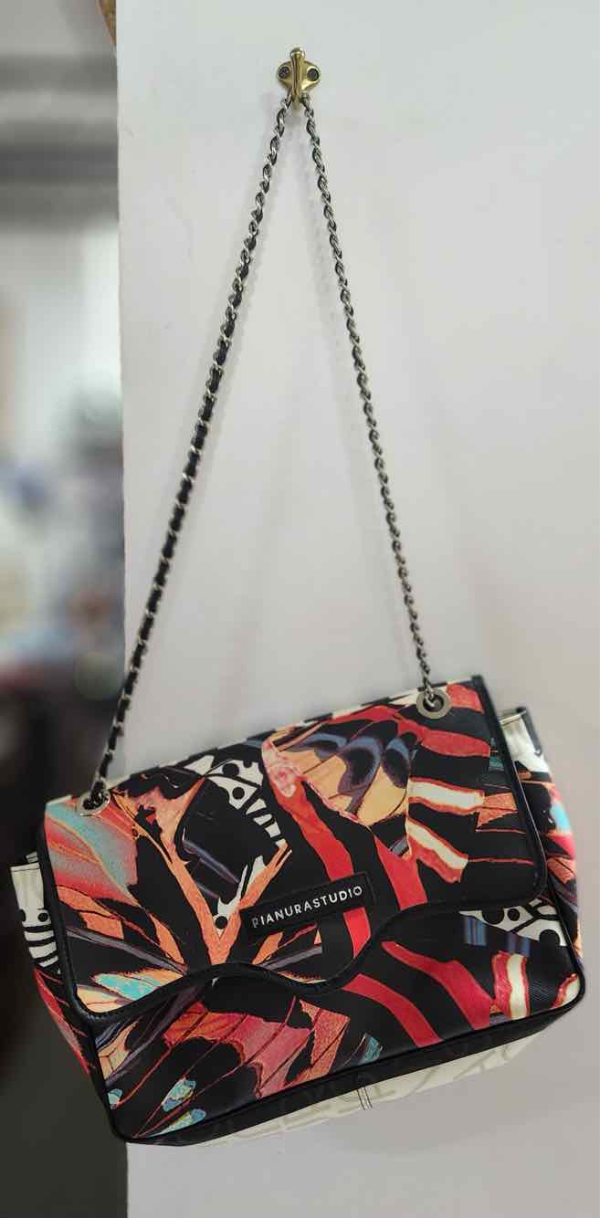 Pianura Studio/Chain & Black Strap Purse