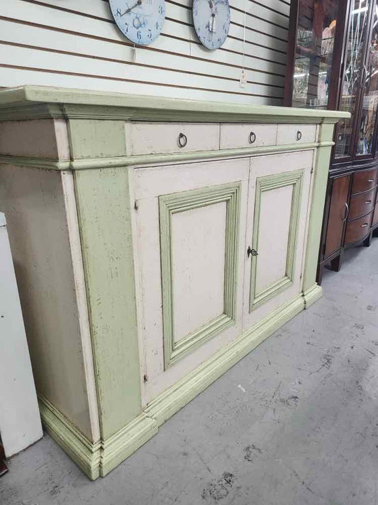 Green & White European Cabinet