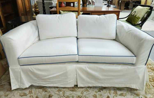 White Rob & Stucky Slip Cover Sattee