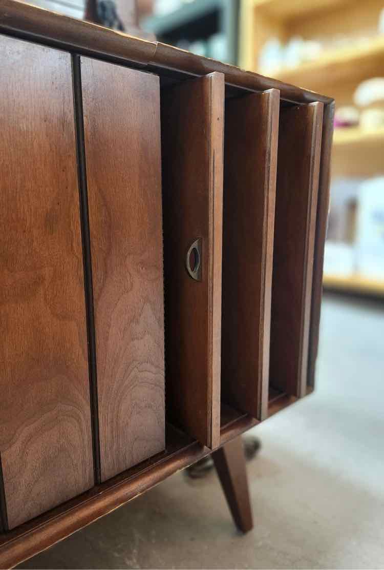 Zentith Stereo Cabinet