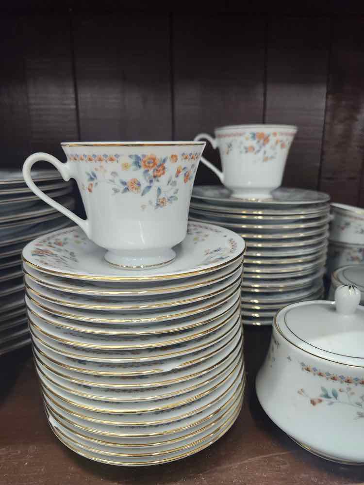 Regency Style Service For 16
