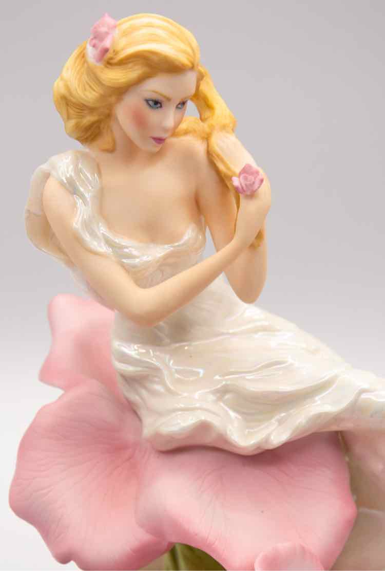 "Lady Roe" Franklin Mint Figurine '9.5in'