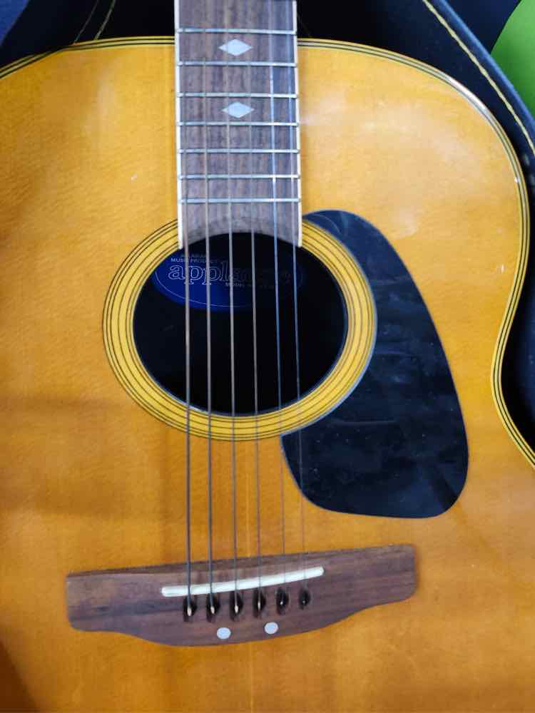 Applause Guitar