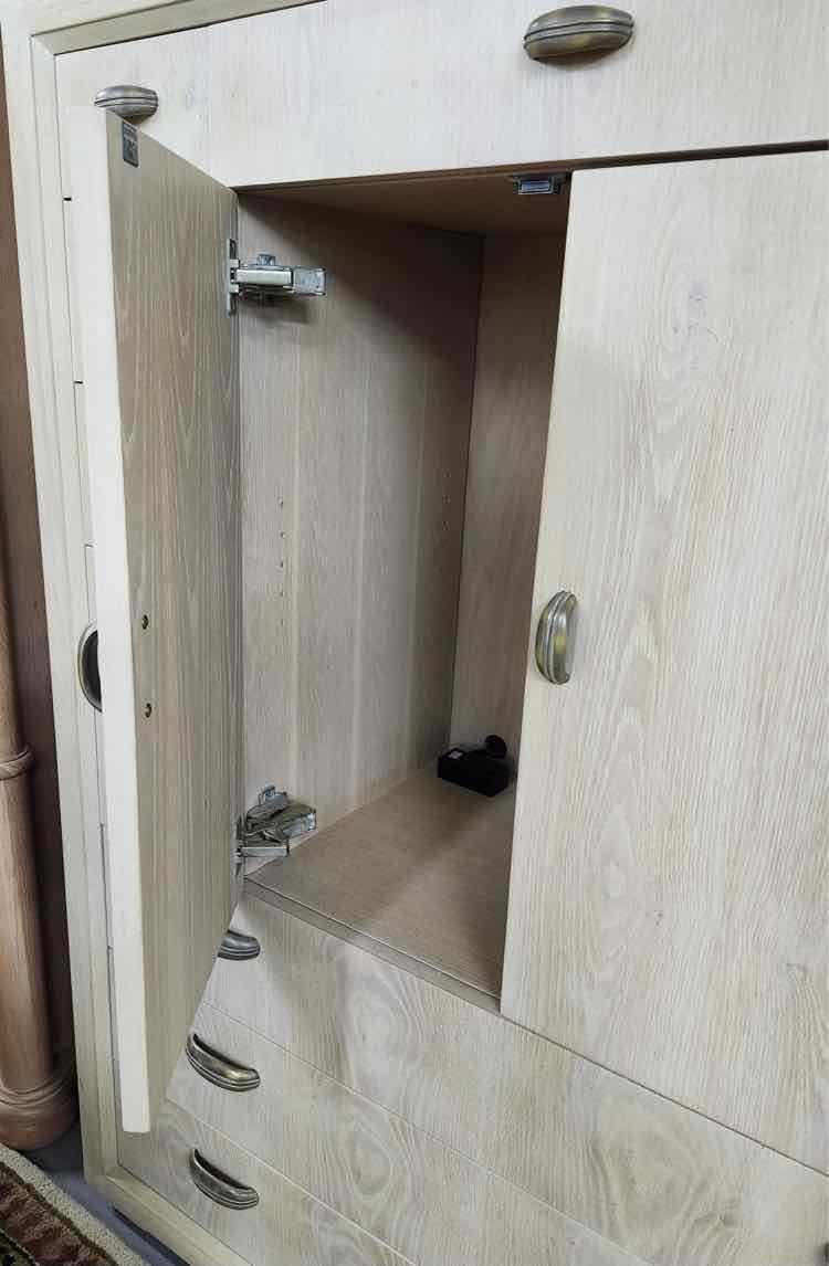 Hendredon Armoire