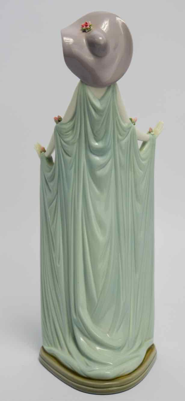 Llardo Silver Queen Statue