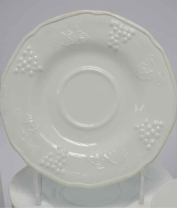 Indiana Milk Glass/37pcs