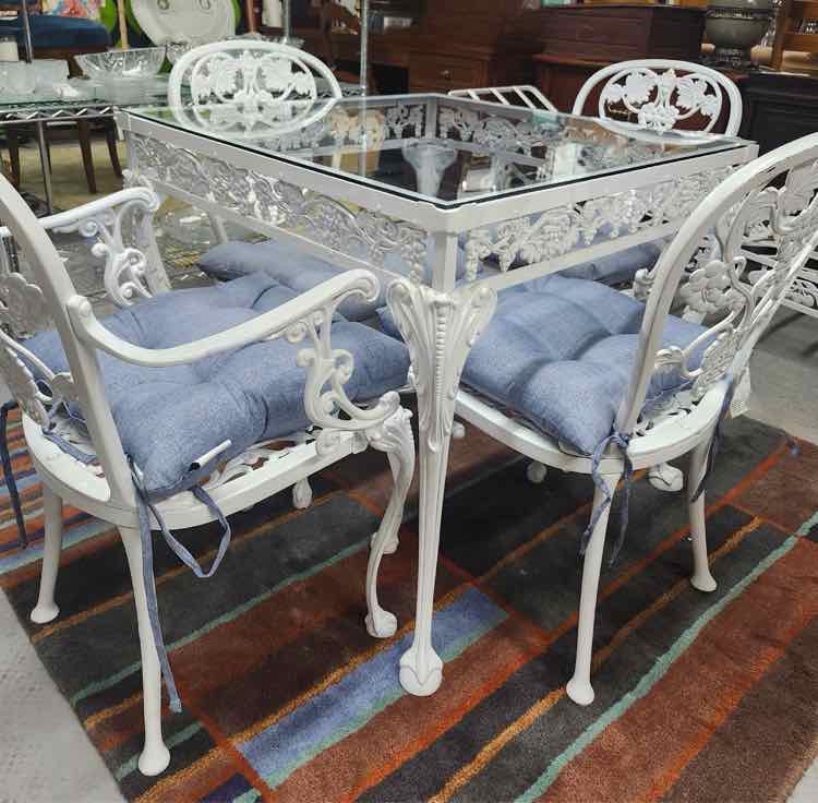 Outdoor Furniture White Metal Table w/4 Chairs