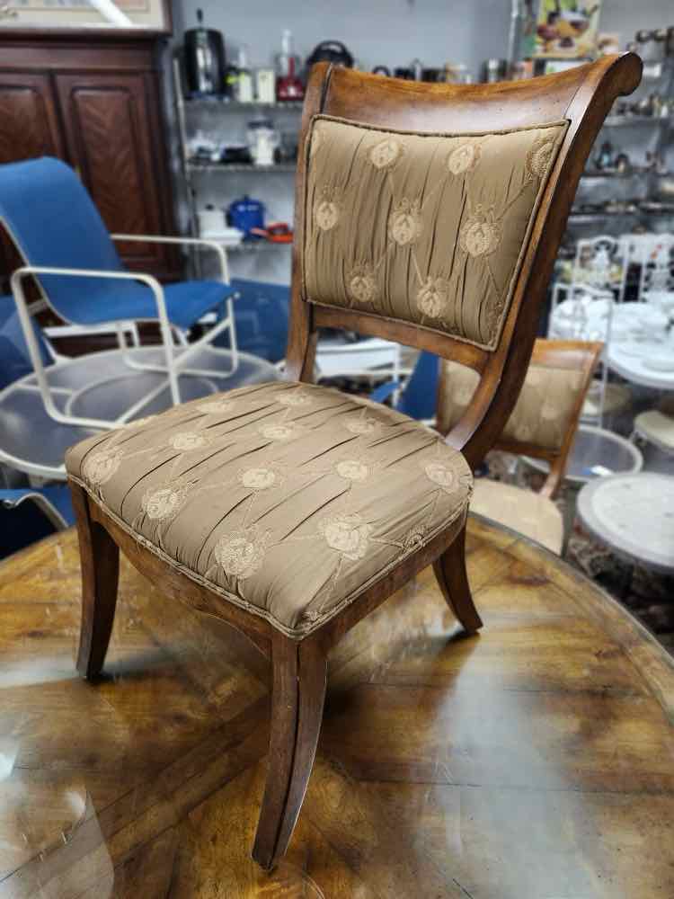 Round Table w/Glass and 6 Chairs