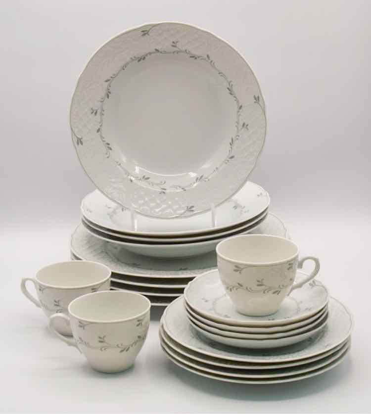 Oscar De La Renta Dishware