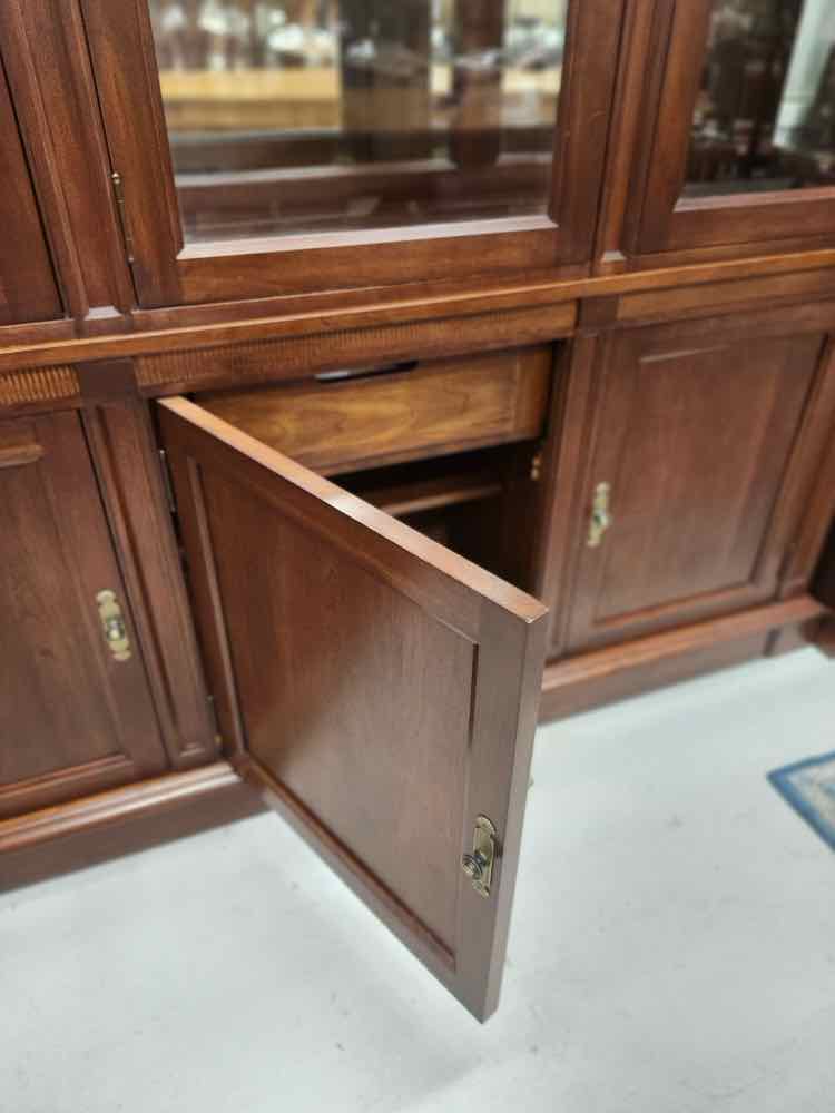 2pc Ethan Allen Hutch