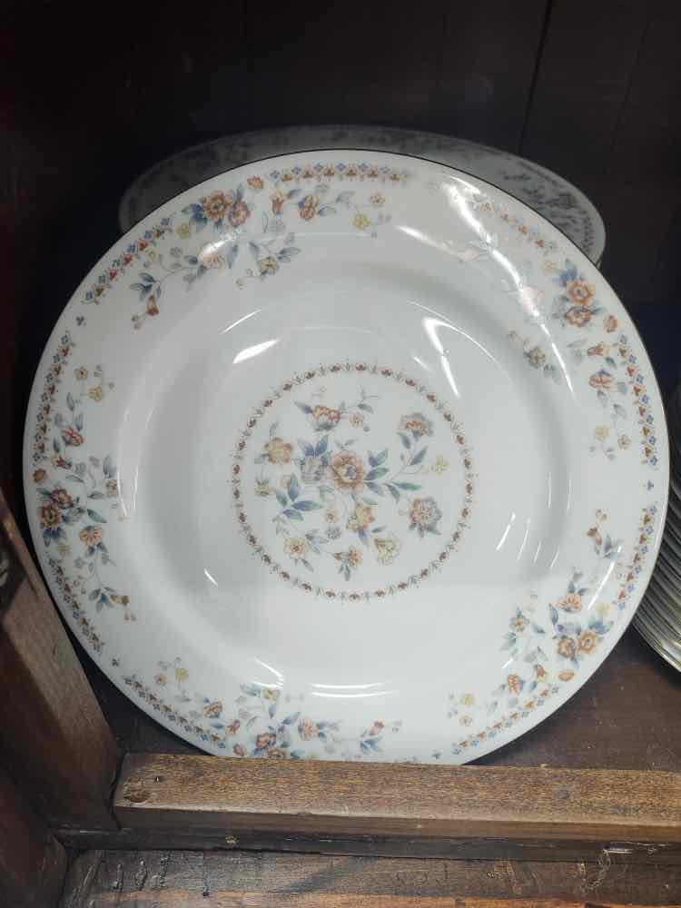 Regency Style Service For 16