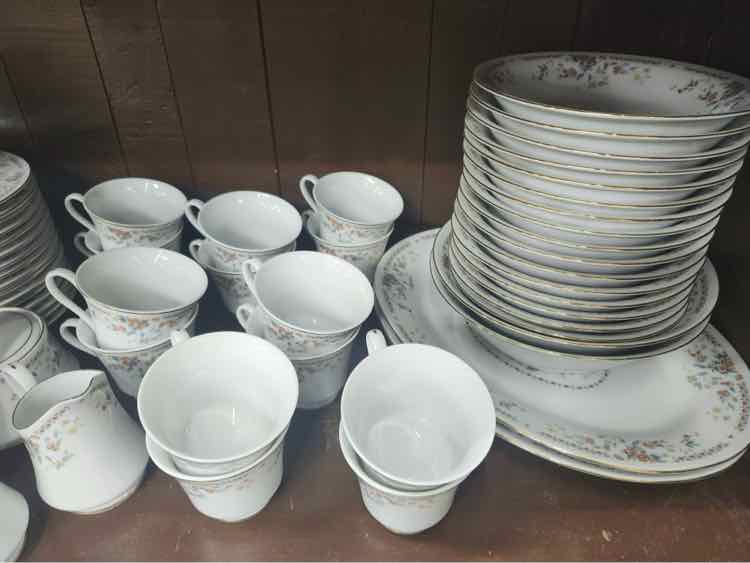 Regency Style Service For 16