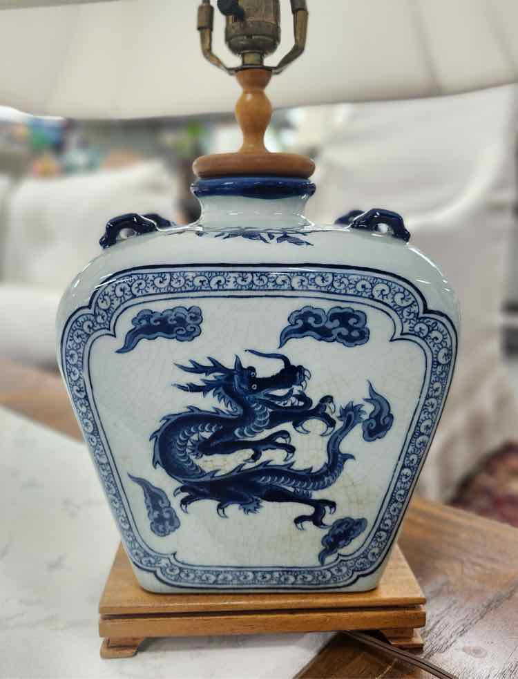 Dragon Motif Lamp