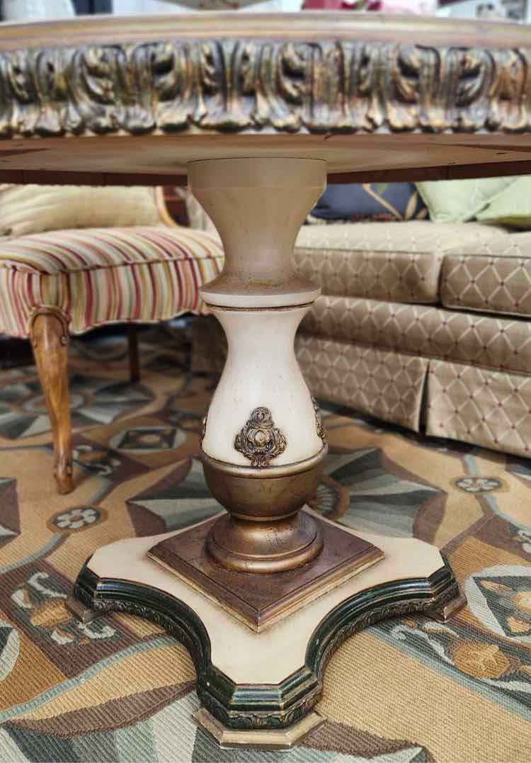 Round Cocktail Table w/Green Medallion