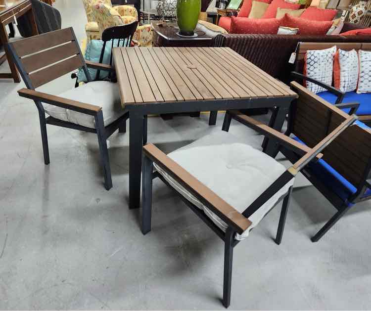Outdoor Crate & Barrel Table w/2 Chairs