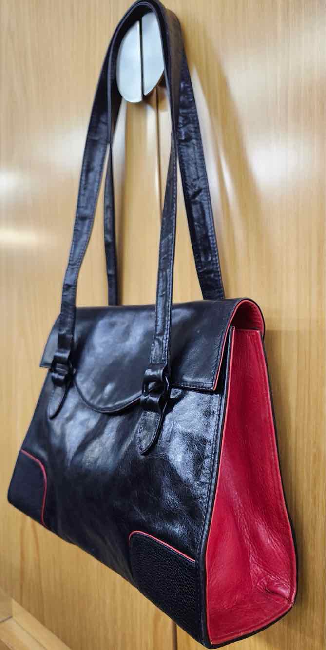 Vtg. Black w/ Red Trim Leather Purse