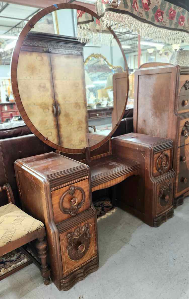 Vanity w/Mirror and Bench