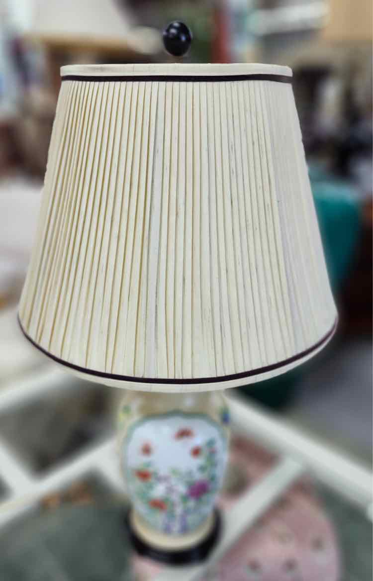 Vtg. Chinese Porcelain Lamp