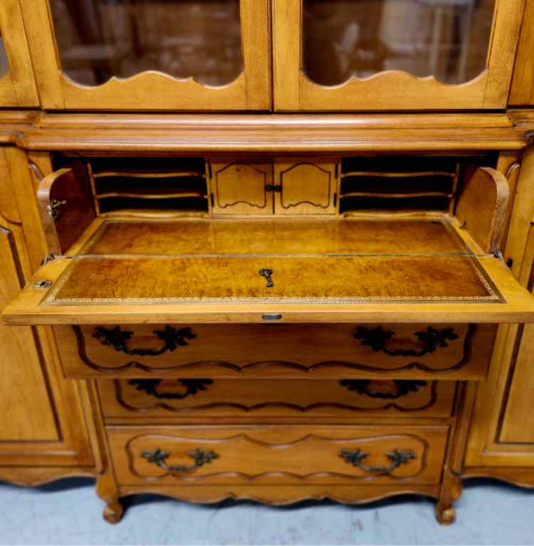 Cabinet w Secretary