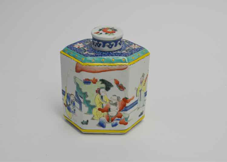 Chinese Porcelain Jar w/Lid