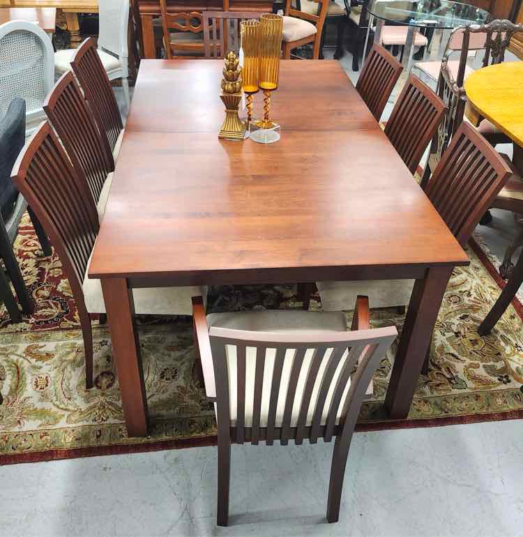 Dinning Table w/8 Chairs and Leaf