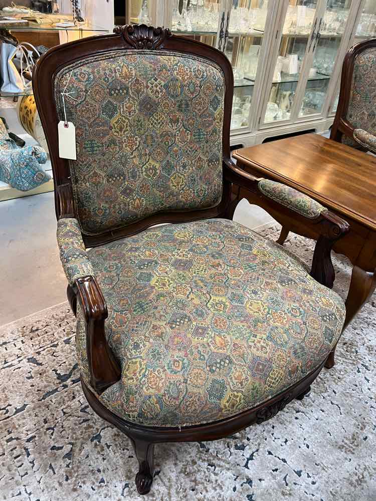 PAIR OF UPHOLSTERED CHAIRS