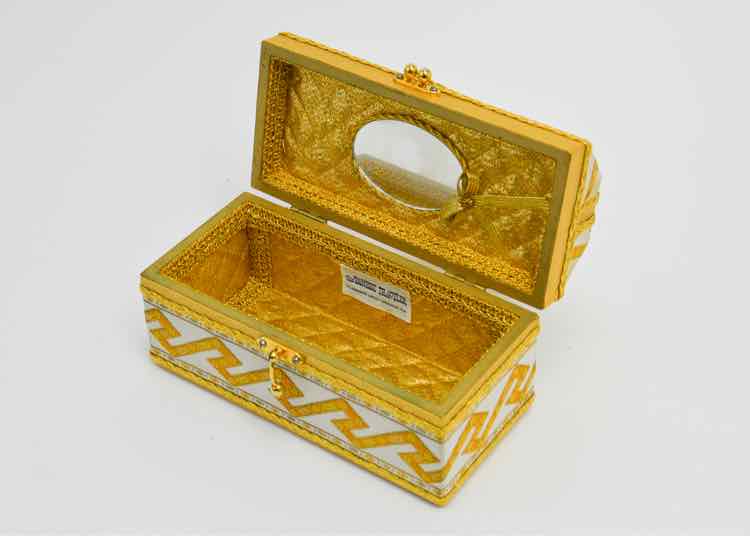 Vtg.Yankee Traveler Box Handbag