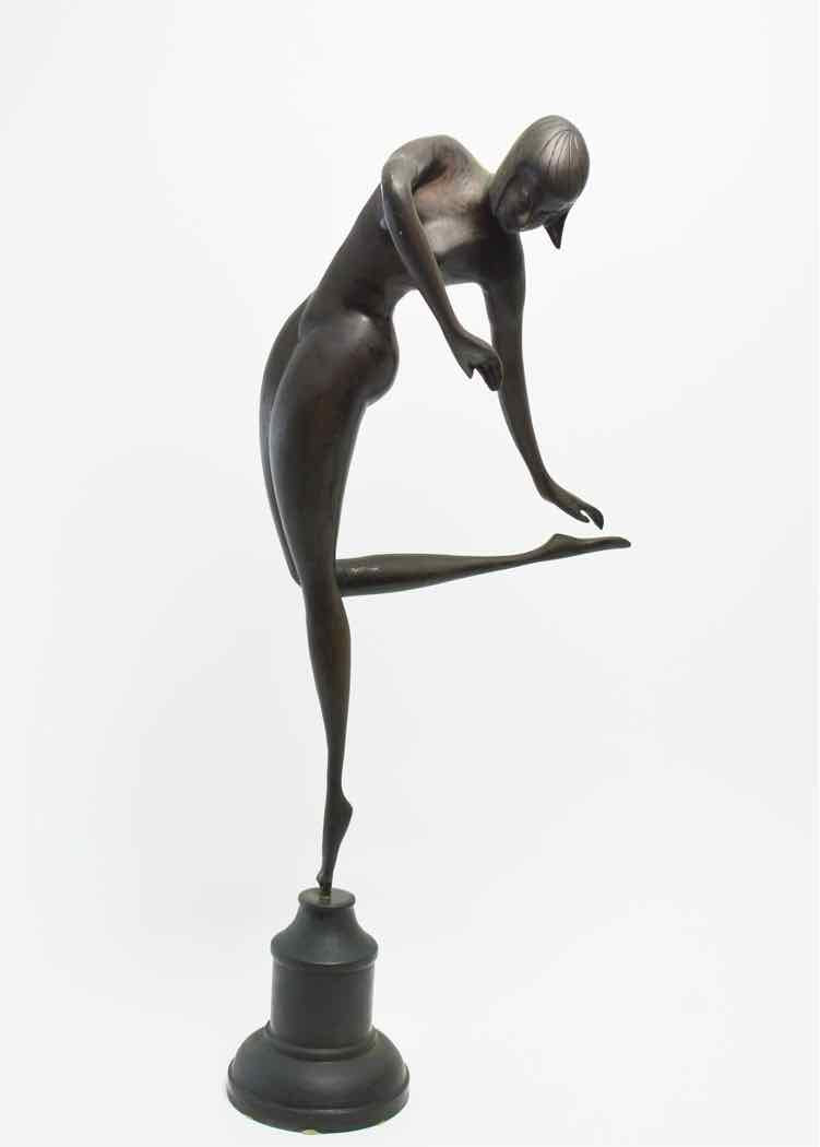 Art Deco. Bronze Lady Sculpture