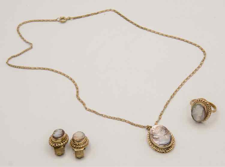 Cameo 3pc.Set /Carved MOP