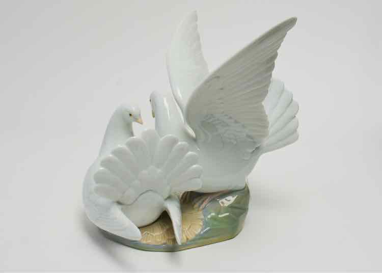 Art Lladro Porcelain "Love Nest Doves"
