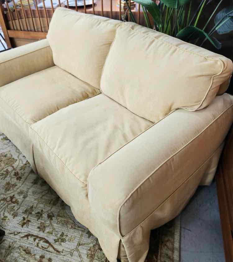 Gold Rowe Loveseat