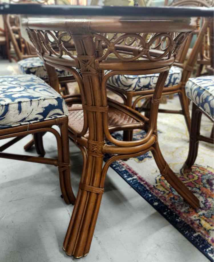 Glass Top Table w/4 Chairs