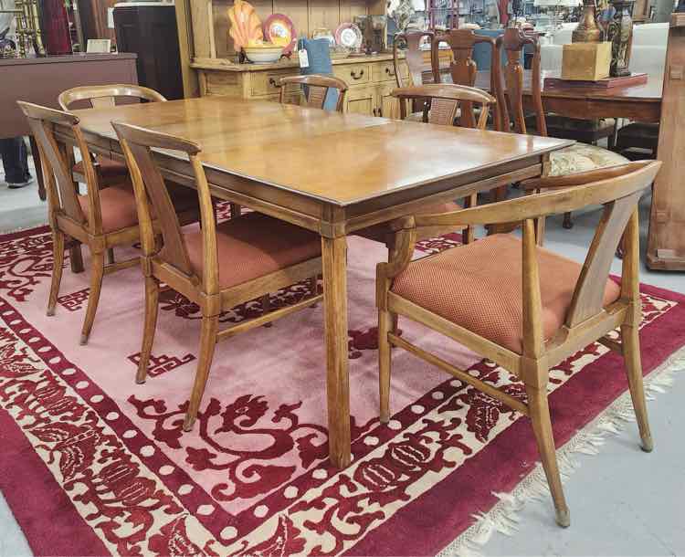 Table & Chairs