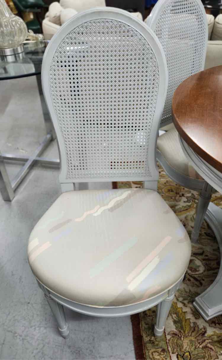 Round Dining Table w/ 4 chairs