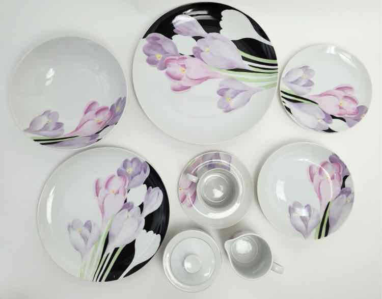 Mikasa Fine Porcelain Rouge Tulip Dinner Set