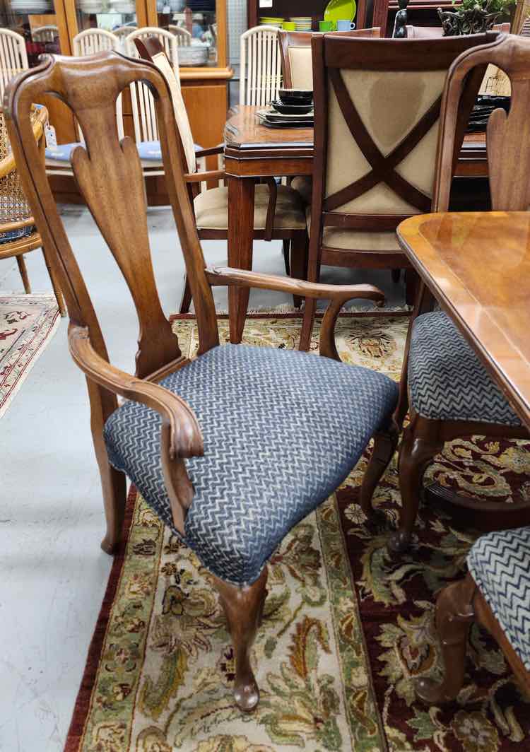 Dining Table with 8 Chairs