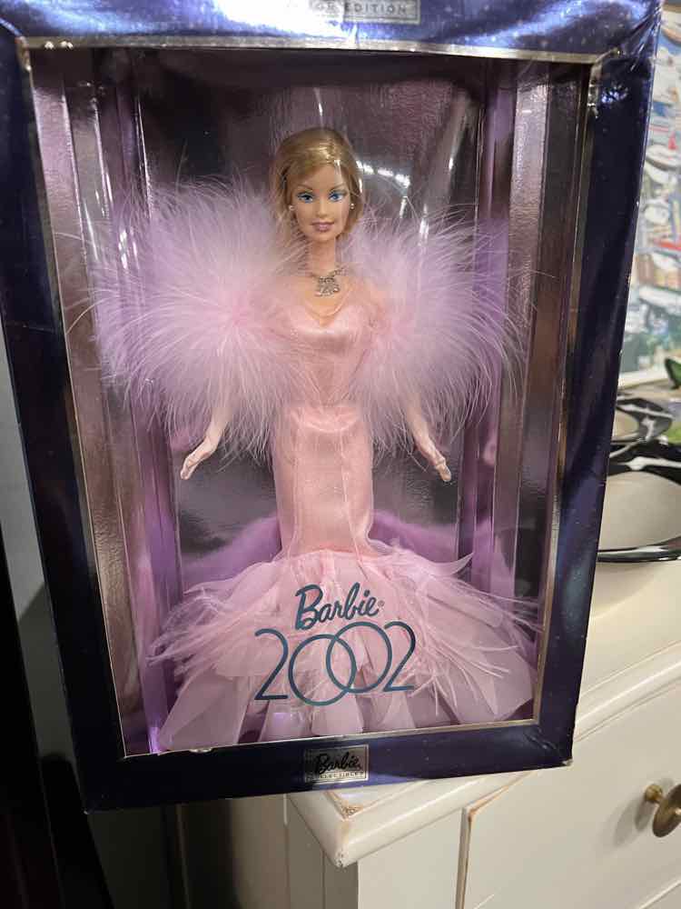 2002 COLLECTOR EDITION BARBIE