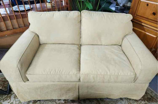 Gold Rowe Loveseat