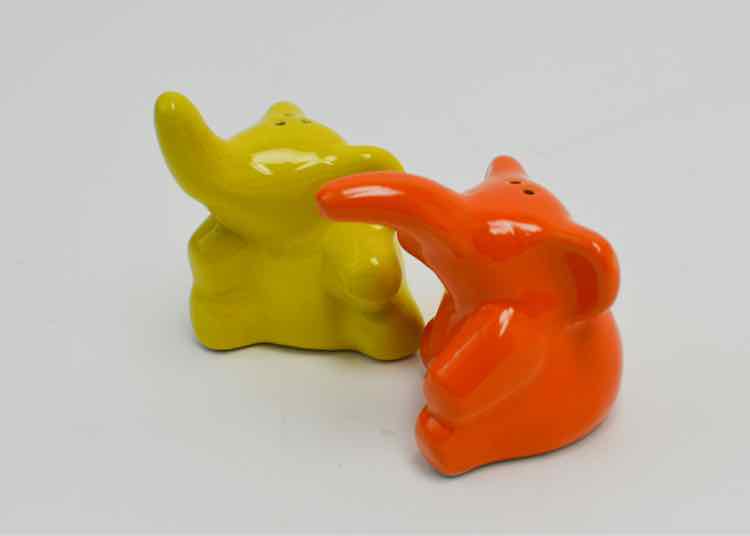 Ceramic Hugging Elephant S&P Shaker Set