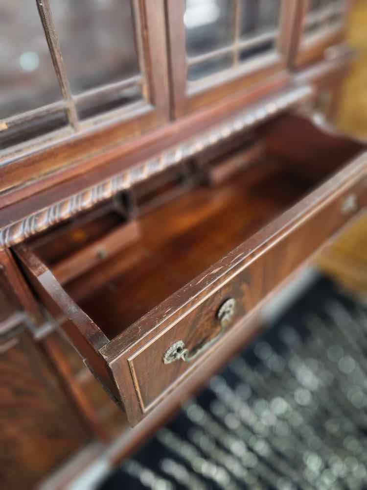 2 Piece China Cabinet Hutch