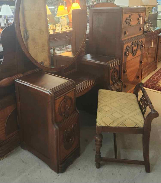 Vanity w/Mirror and Bench