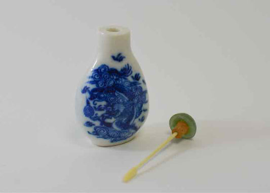 Chinese Blue & White Porcelain Snuff Bottle