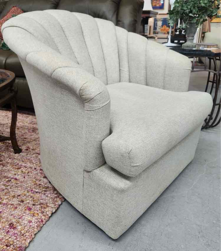 Tuffted Swivel Arm Chair