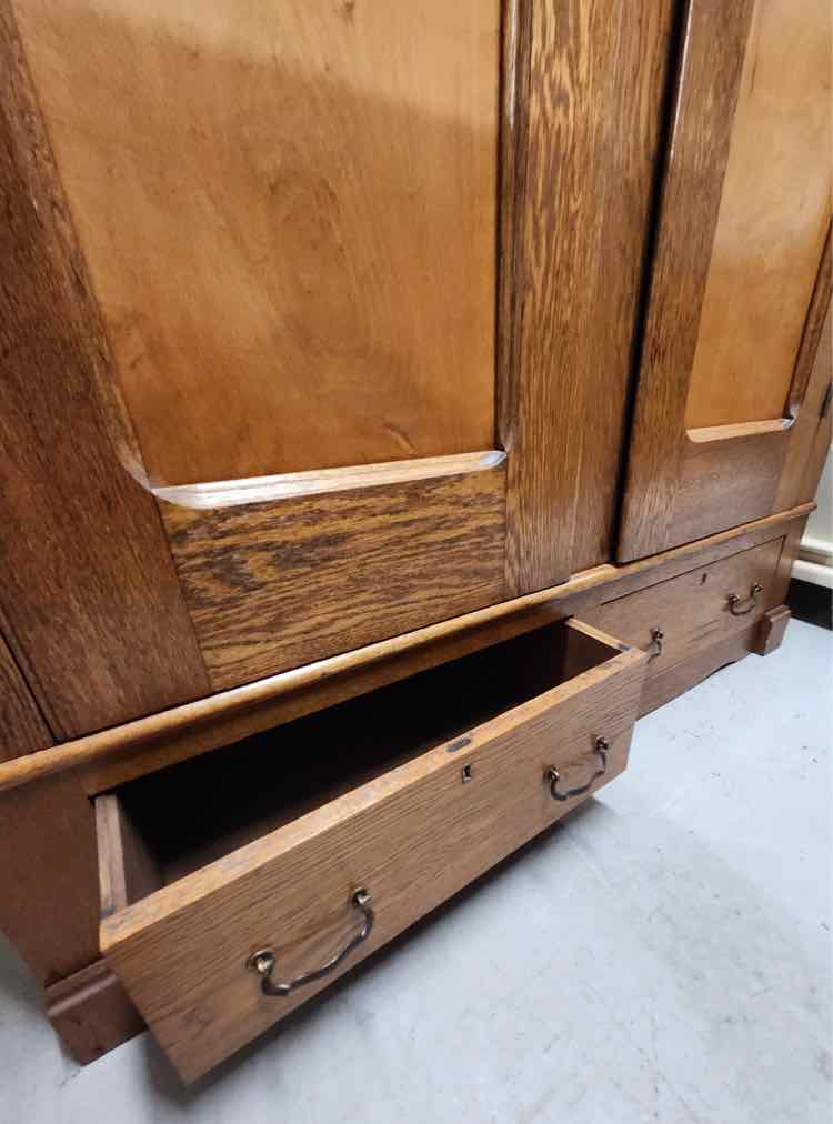 Armoire Oak