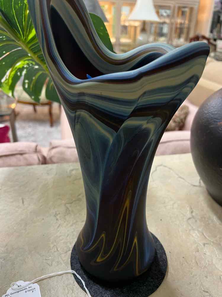 Hebron Vase