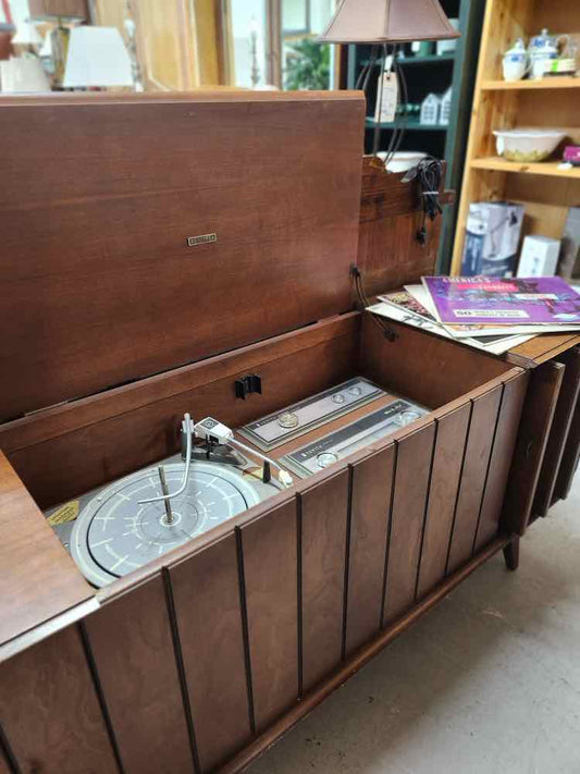 Zentith Stereo Cabinet